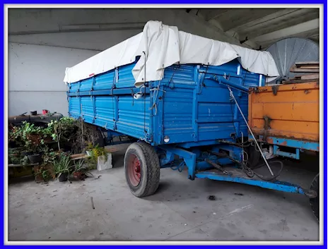Rimorchio agricolo ribaltabile con impianto idraulico
