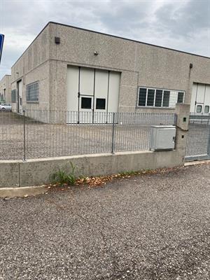 Capannone a schiera d’angolo