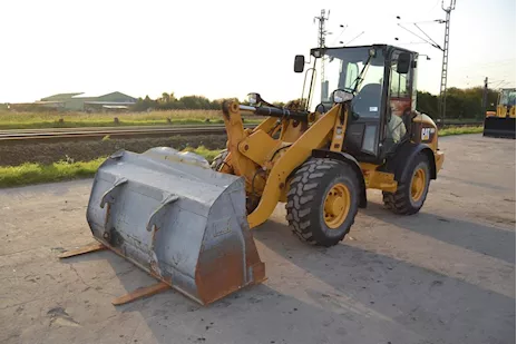 2012 CAT 906H-2 pala gommata