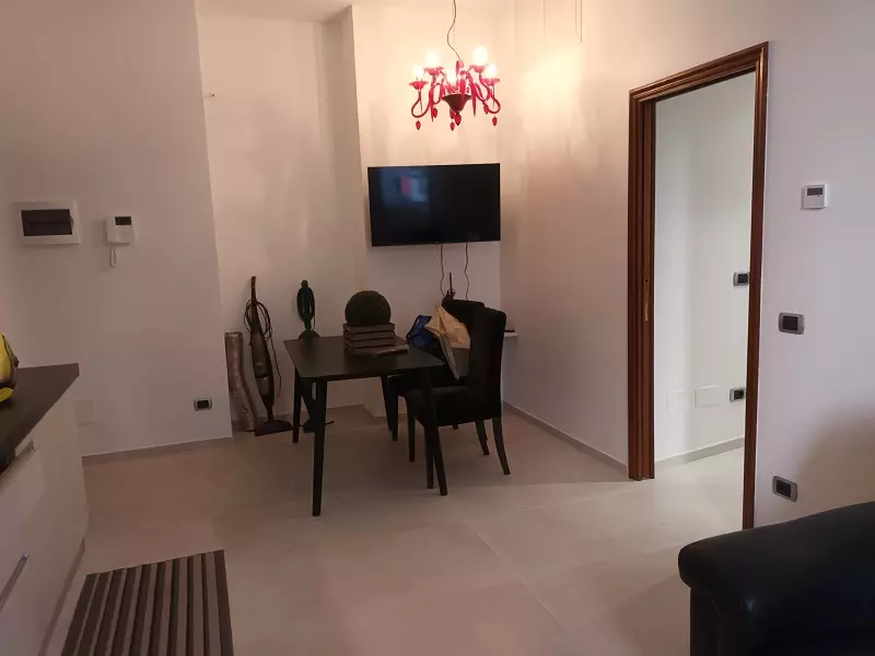 3 locali ristrutturato e arredato Milano via Mambretti