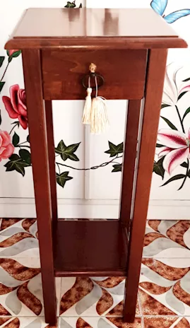 TAVOLINO CLASSICO IN LEGNO CON CASSETTO
