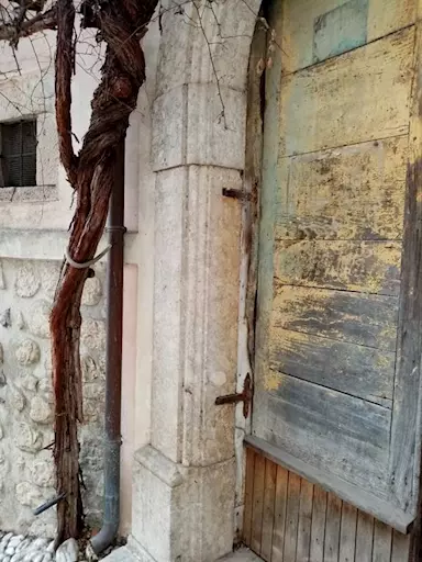 PORZIONE DI PALAZZO IN CENTRO CON GIARDINO