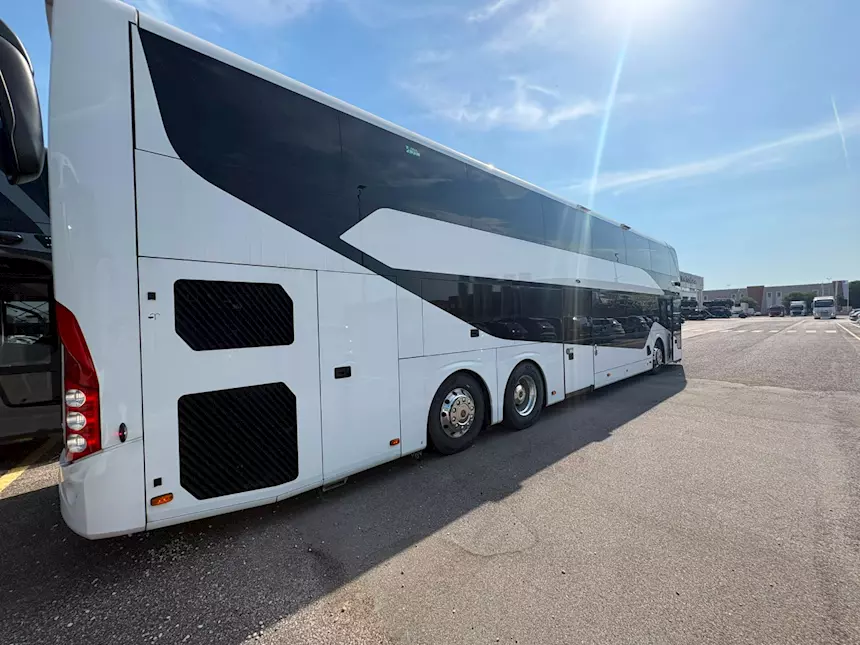 Foto 7Volvo 9700 DD Superior Km 1 Euro 6, colore esterno, cambio automatico