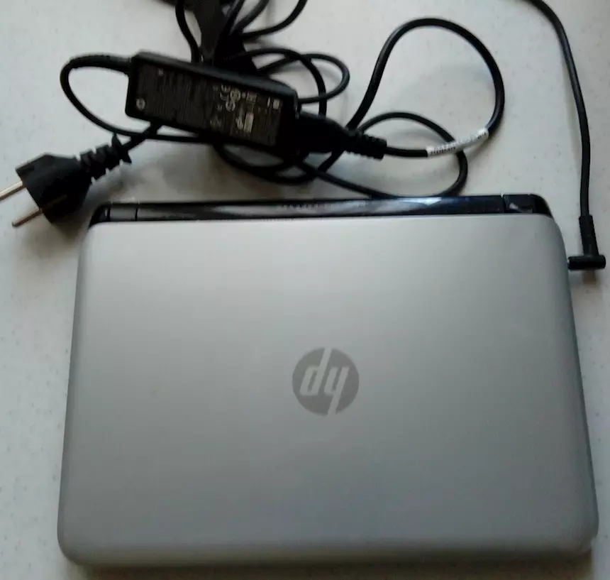 Foto 2 Notebook HP 10-E002SL non funzionante completo Hewlett, colore Nero