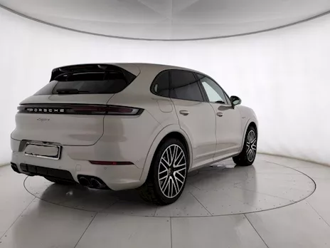 Porsche Cayenne 3.0 e - Hybrid Tiptronic Anno 2024 Km 30052, colore Beige - Anteprima 2