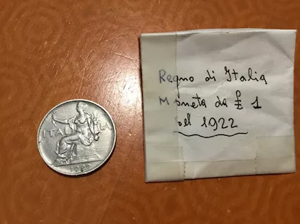 Moneta antica e libretto a risparmio