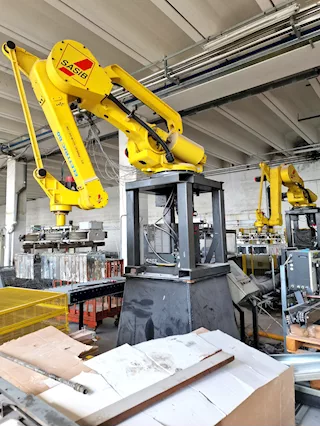2 robot per automazione industriale usati
