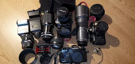 Stock fotografico analogico Yashica – 3 reflex + 7 obietti