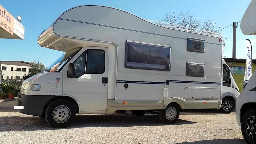 Camper Mclouis 430 Fiat 6 posti 6,12 mt Anno 2000 Km 87831, cambio manuale