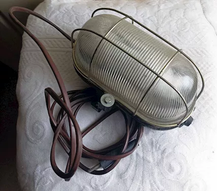 Lampada per esterno ed interno con lampadina