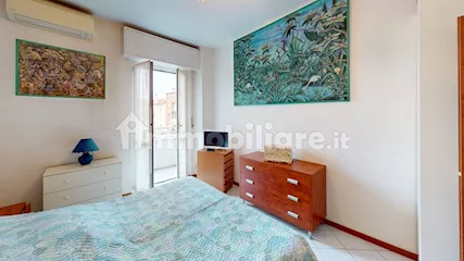 Como 2 comodini testata cassettiera, color mogano - Anteprima 1