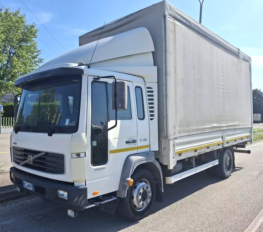 VOLVO FL 6 180 CENTINATO ANNO 2001 Km 98000, cambio manuale