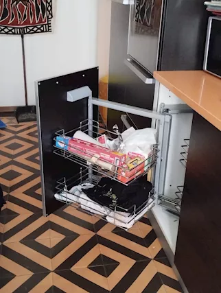 Cucina Completa di elettrodomestici e tavolo - Anteprima 1