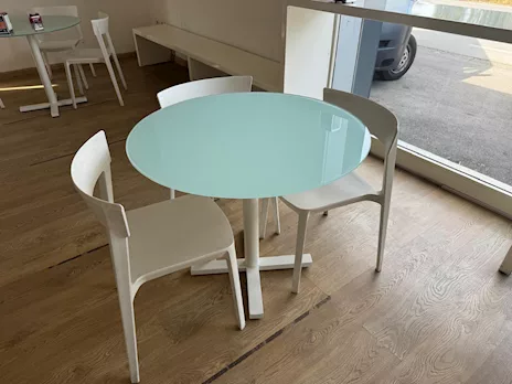 Tavolino in vetro e sedie Calligaris in perfette condizioni