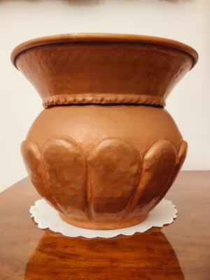 Antico vaso per fiori, in rame, fatto a mano, lavorazione a