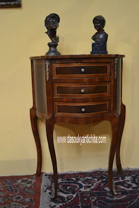 Tavolino-comodino a tre cassetti stile Luigi XV - Foto 3
