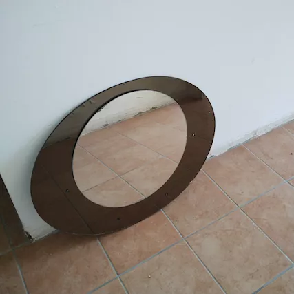 Specchio ovale Lo specchio non ha
