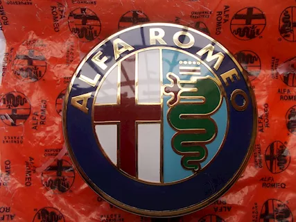 Stemma-fregio anteriore Alfa Romeo Alfetta