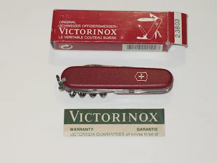 Coltellino Victorinox anno 2000 cod. 2.3803 NUOVO mai usato