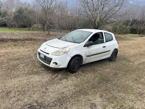 Autocarro Renault Clio