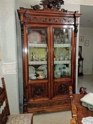 Cristalliera credenza noce istoriata