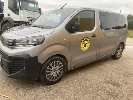 Noleggio Peugeot Expert 9 posti