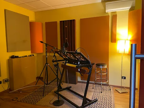 Lotto unico - Ramo d'azienda corrente in Milano (MI)