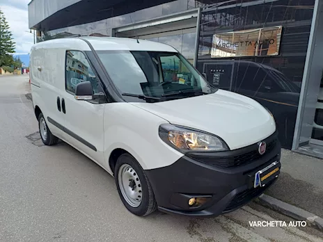 Fiat Doblò 1.6 Mjet 105 CV Blue 2023 con navigatore + retrocamera