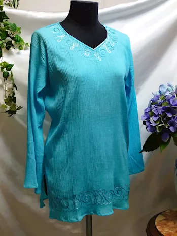 Top boho maglia tunica corta donna celeste azzurra ricamata