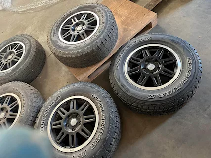Cerchi in lega Jeep Wrangler JK 17X7.5 e gomme 245/75R17