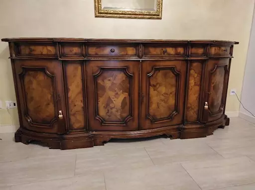 Credenza in stile veneto del Seicento