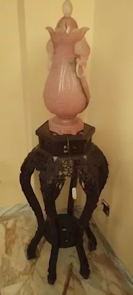 Mobiletto porta vaso in arte orientale