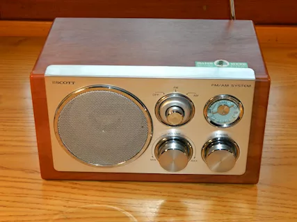Scott wooden radio RX18W