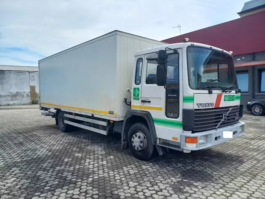 Foto 3 Volvo FL8 per ambulanti Furgone Anno 1995 Km 385954, colore bianco