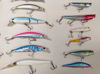 Kit Esche Pesca 34 Pezzi - Esche Artificiali Minnow Con Ami Luminosi Per Spinning Mare - Foto 2