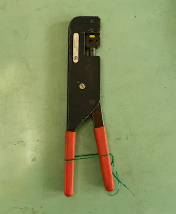 Pinzatrice Crimpatrice HUBER + SUHNER