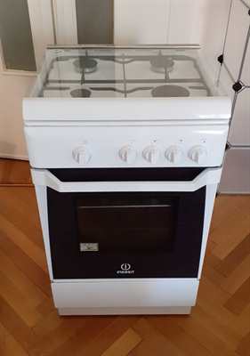 Fornello-forno in buone condizioni
