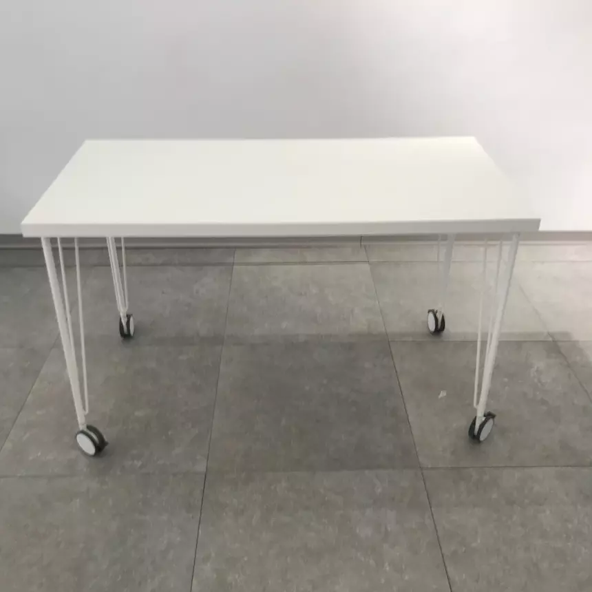 Scrivania con rotelle Ikea