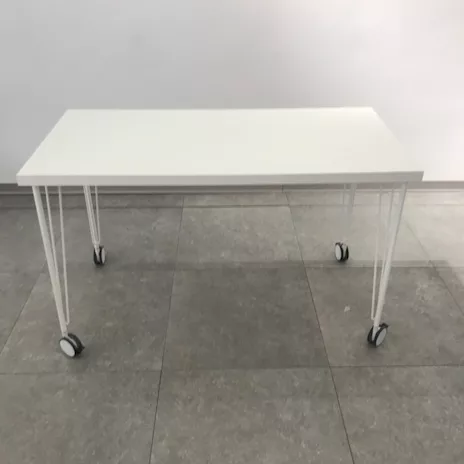 Scrivania con rotelle Ikea