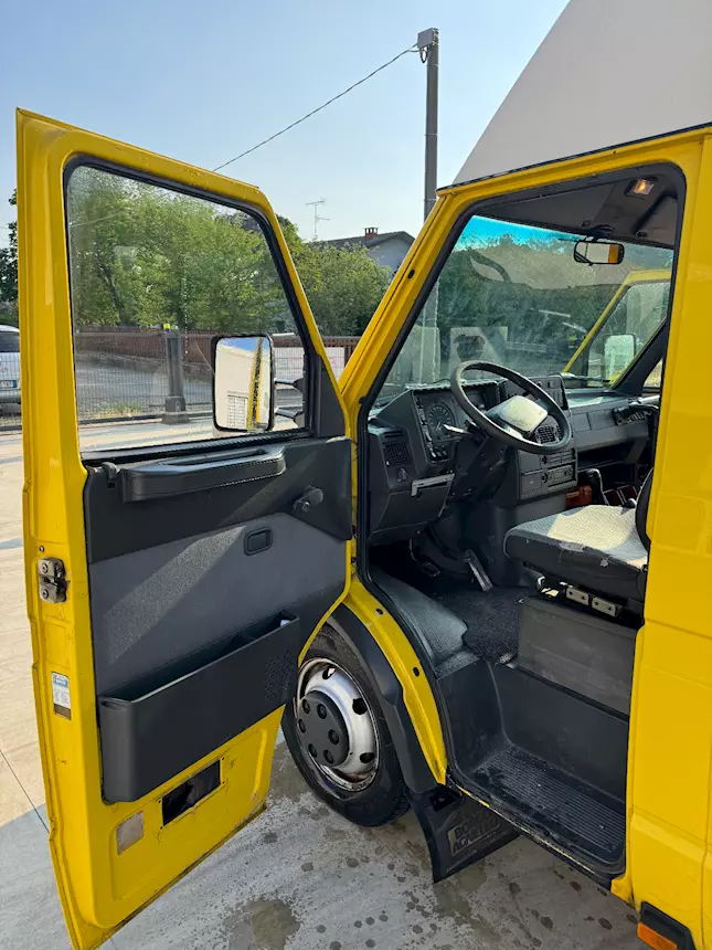 Foto 7Iveco Daily Scuolabus Anno 2002 Km 270000 Euro 2