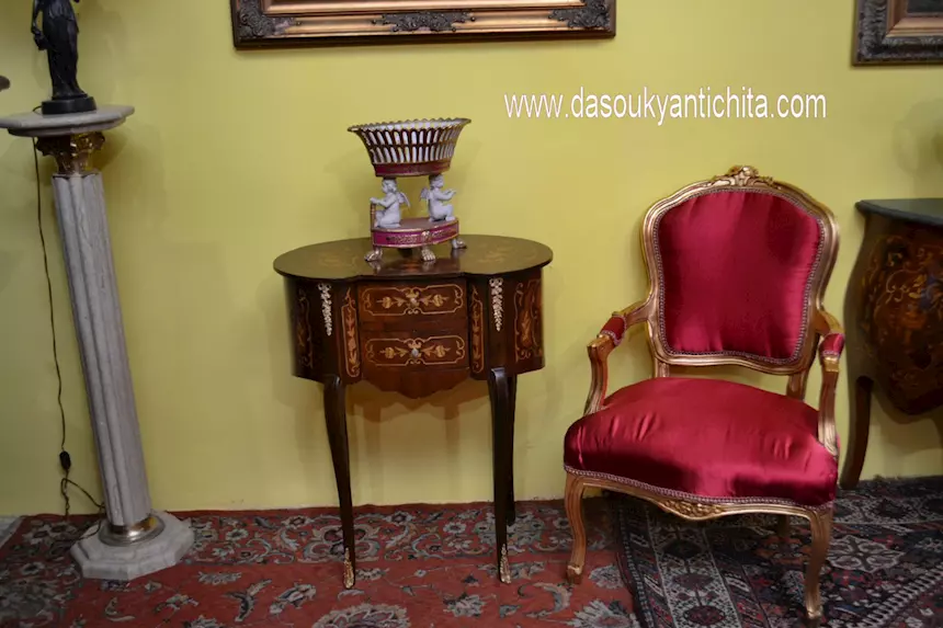 Comodino-tavolino a fagiolo intarsiato stile Luigi XV - Foto 1