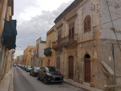 Castelvetrano intero stabile del 1900 di vani 9 - Foto 6