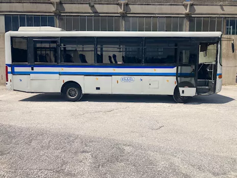 IVECO 100E 21 - 33 POSTI CON PEDANA DISABILI