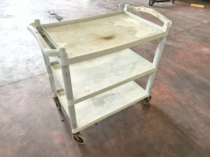 Carrello portavivande a 3 ripiani usato, marca Cambro - Foto 3
