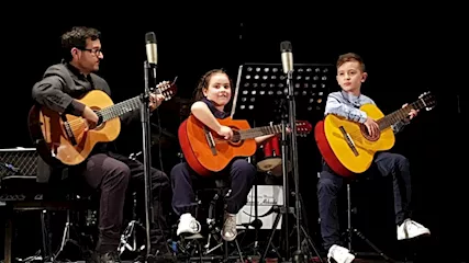 Docente di Chitarra offre lezioni individuali di chitarra - Foto 2