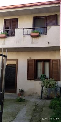 Vendita casa indipendente su due livelli (120 mq)