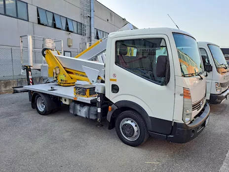 Nissan piattaforma aerea autocarrata cesta
