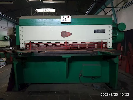 Cesoia meccanica a ghigliottina romea