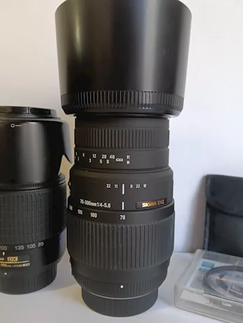 Nikon D5100 con tre obiettivi, filtri e borse, come nuova - Anteprima 4