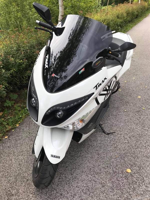 -T Max 500 con tanti accessori